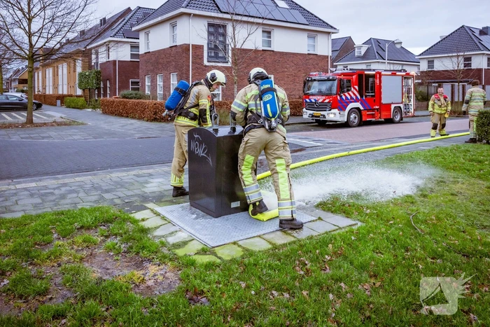 Brand in ondergrondse vuilcontainer