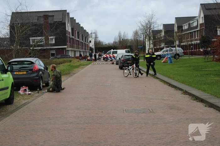 Straat afgezet na aantreffen vuurwerkbom