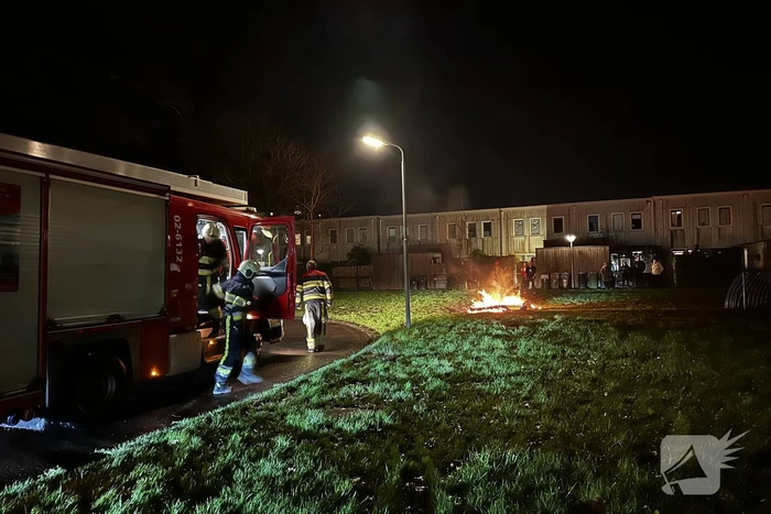 Brandweer blust vreugdevuur