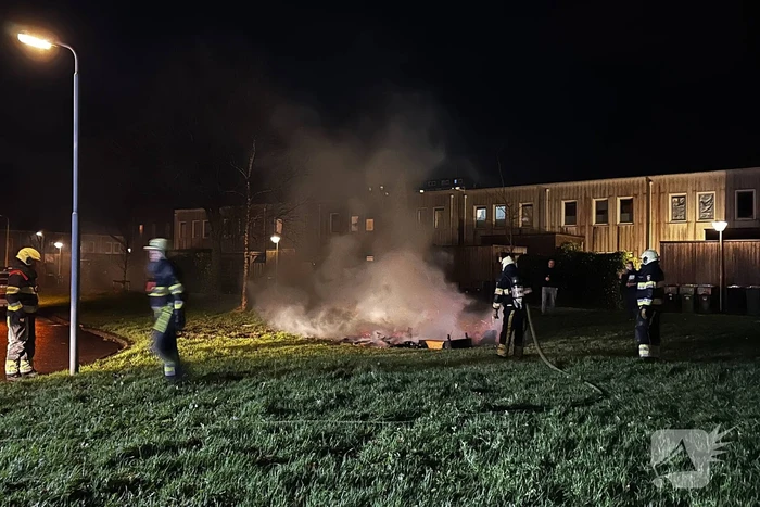 Brandweer blust vreugdevuur