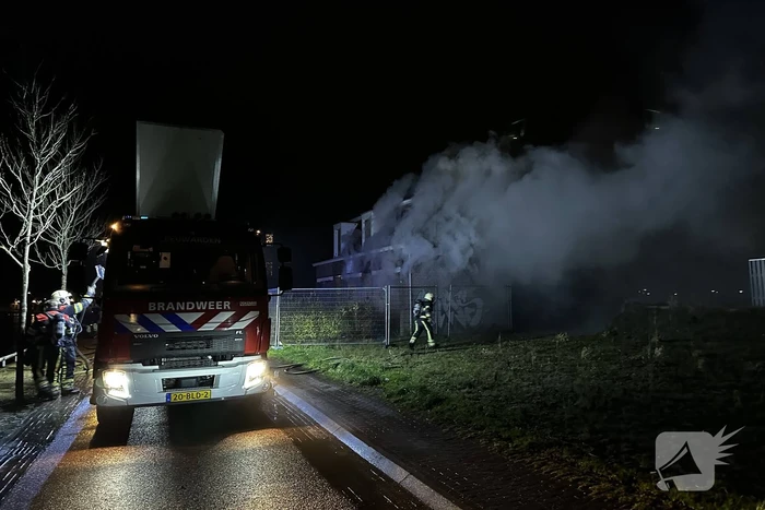 Sloopwoning volledig in brand