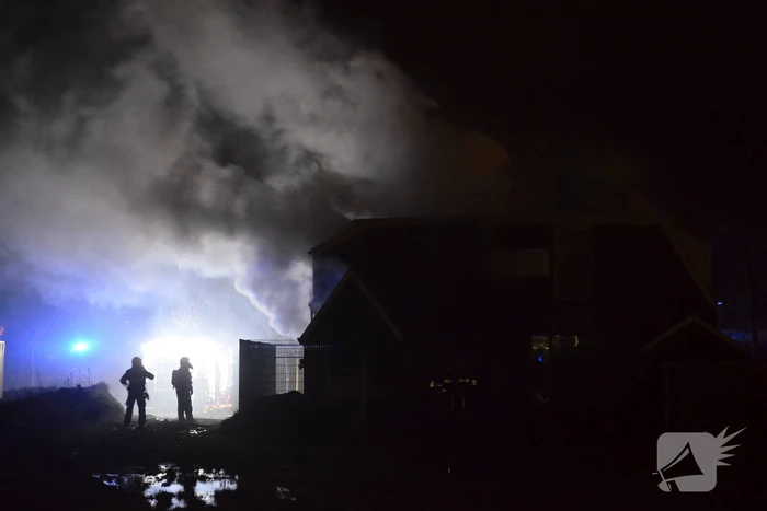 Sloopwoning volledig in brand
