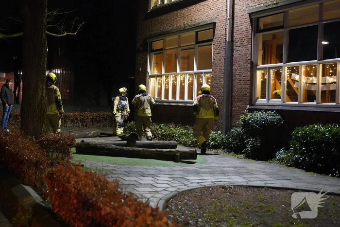 Brandweer onderzoekt school op brand