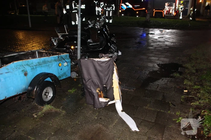 Brandende aanhanger snel geblust