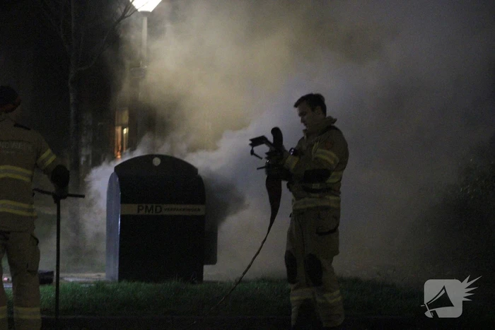 Ondergrondse container in brand gestoken