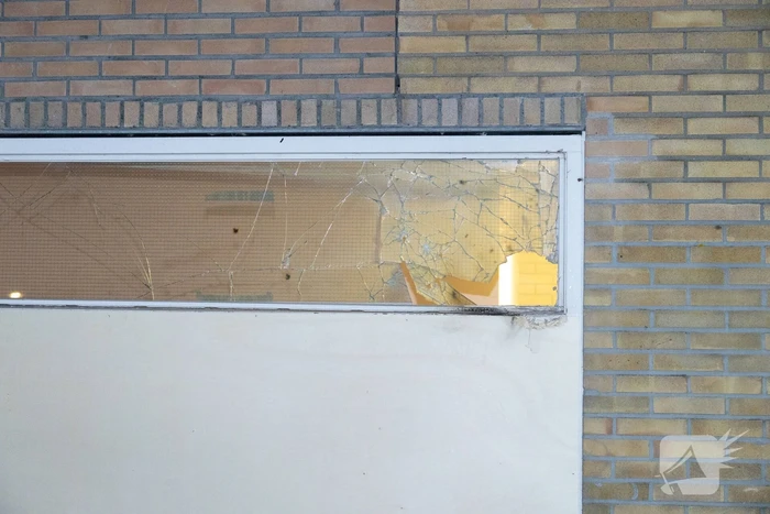Portiek vernield door vuurwerk