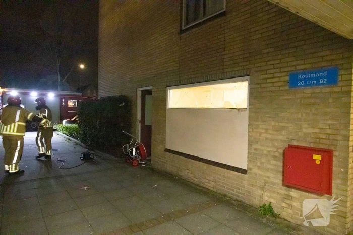 Portiek vernield door vuurwerk