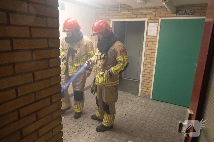 Portiek vernield door vuurwerk