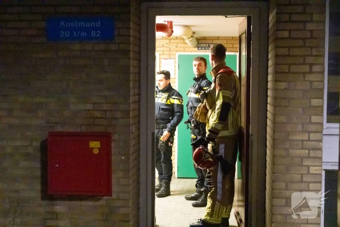 Portiek vernield door vuurwerk
