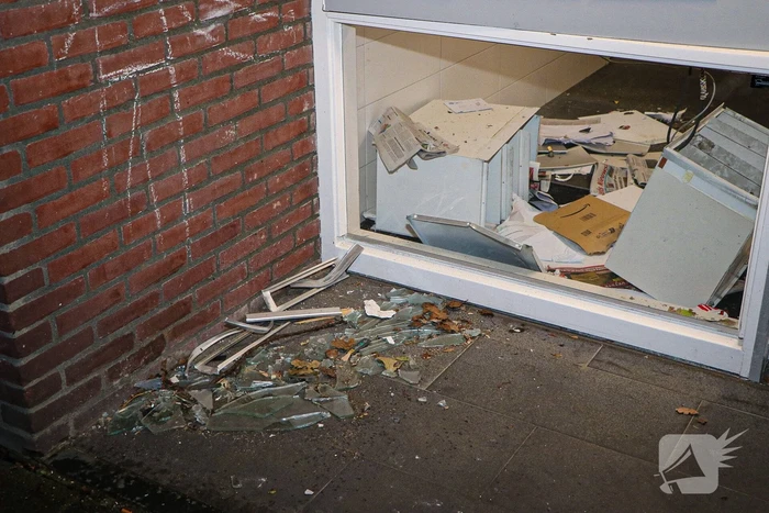 Portiek vernield door zwaar vuurwerk