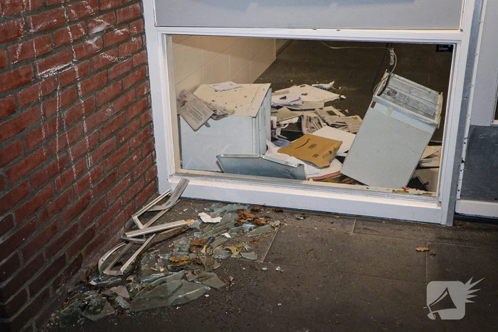 Portiek vernield door zwaar vuurwerk