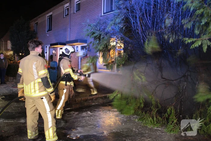 Vuurwerk veroorzaakt brand in heg