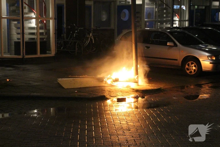 Stapel hout in brand gestoken