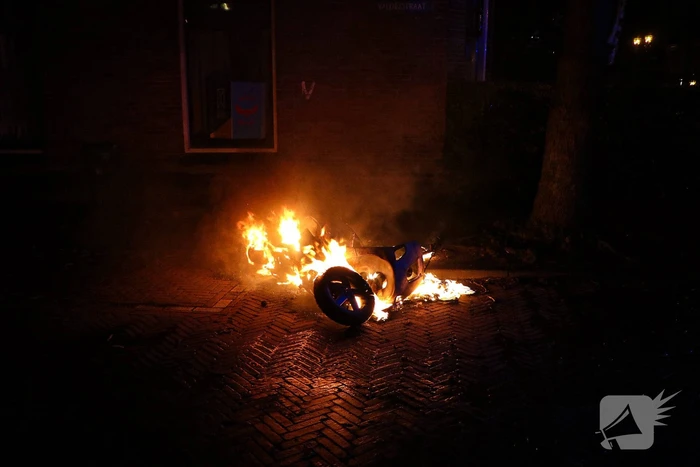 Scooter volledig uitgebrand