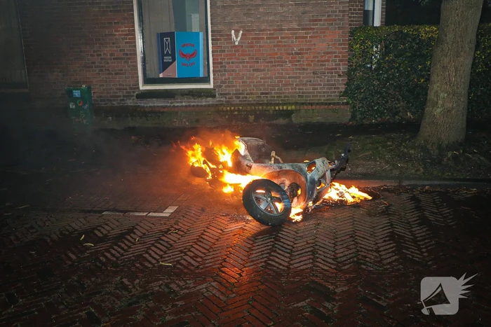 Scooter volledig uitgebrand