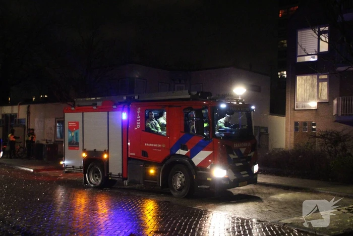 Matras in brand tegen elektrakast