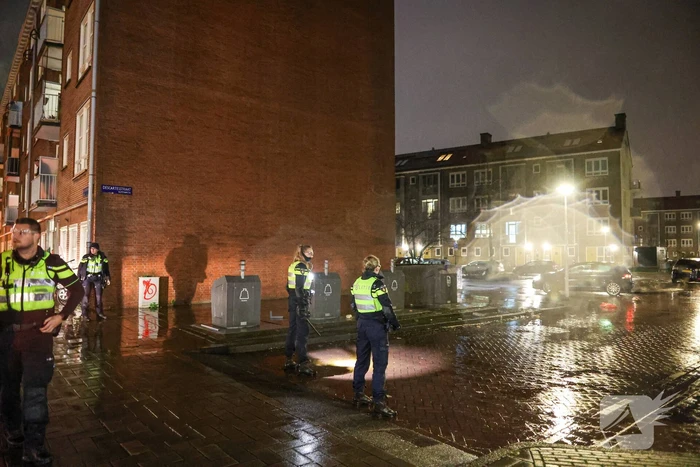 Vuurwerk naar mobiele eenheid gegooid