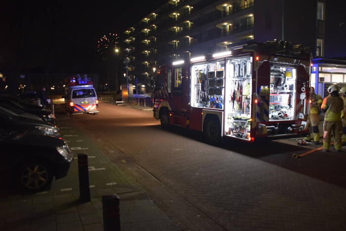 Brand op balkon door vuurwerk