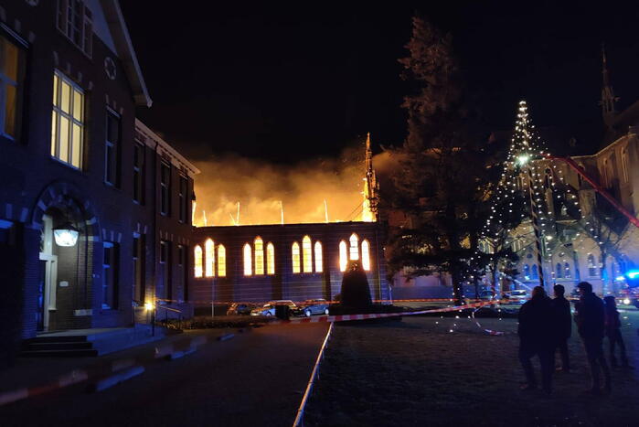 Zeer grote brand in voormalig kerkgebouw
