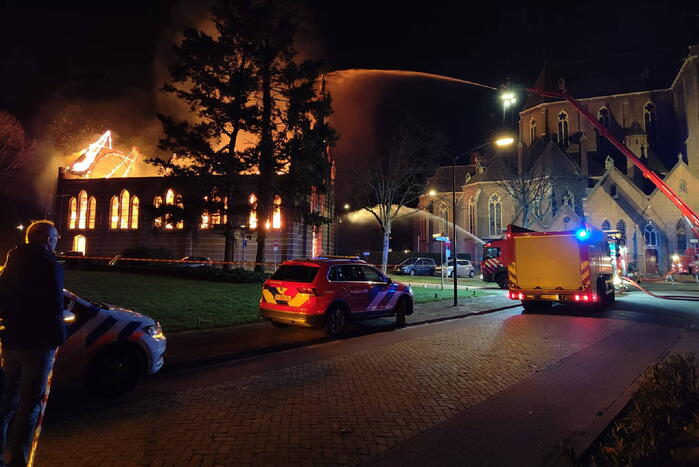 Zeer grote brand in voormalig kerkgebouw