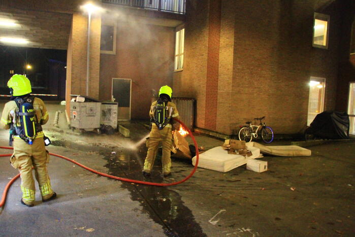 Veel rook bij brand in container