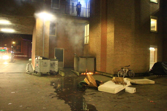 Veel rook bij brand in container