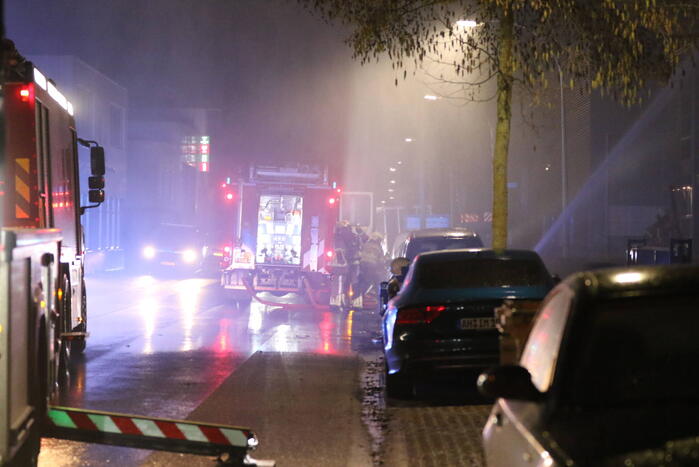 Uitslaande brand in bedrijfspand