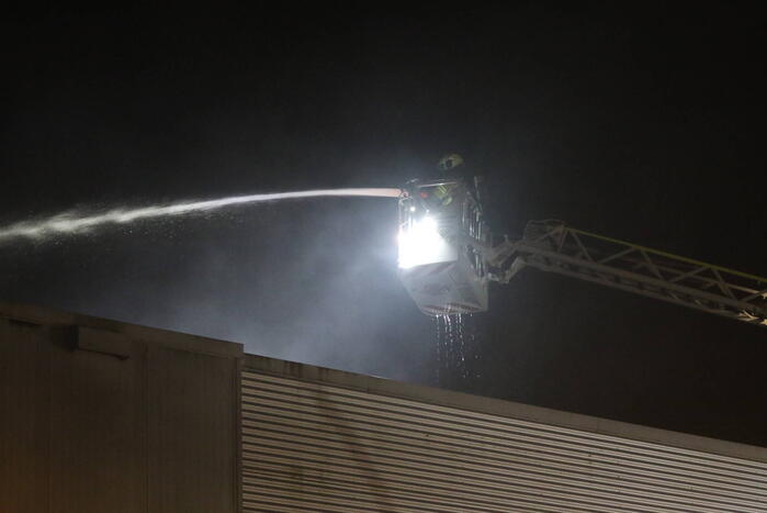 Uitslaande brand in bedrijfspand