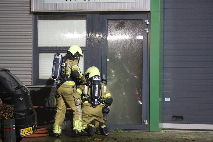 Uitslaande brand in bedrijfspand