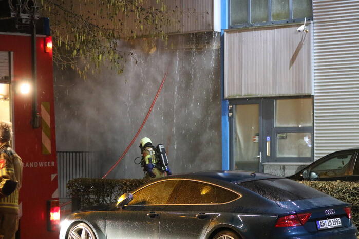 Uitslaande brand in bedrijfspand