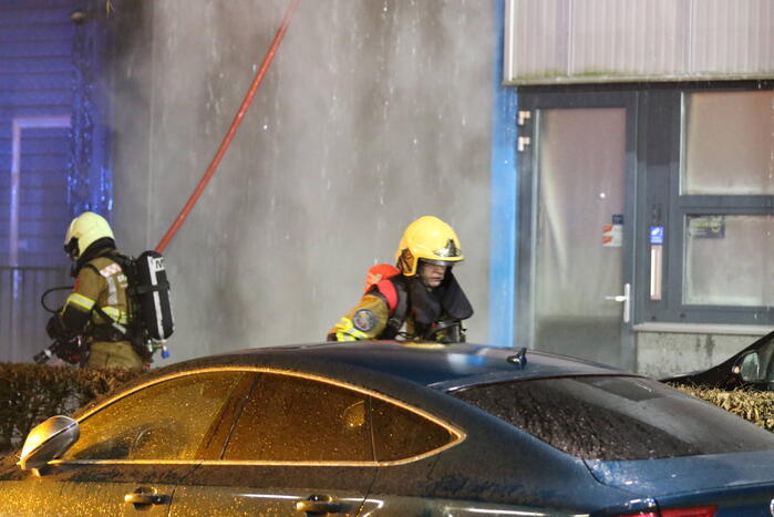 Uitslaande brand in bedrijfspand