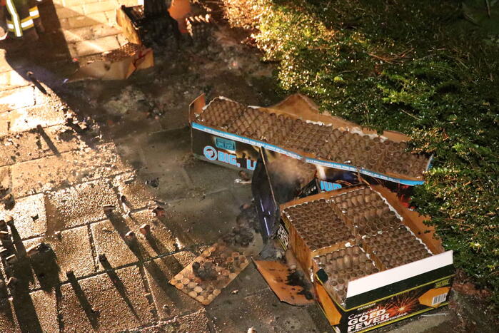 Brand in wielkast van bestelbus