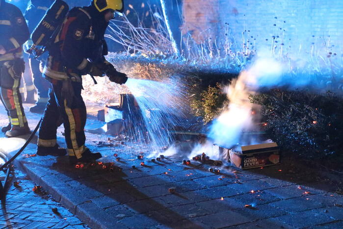 Brand in wielkast van bestelbus