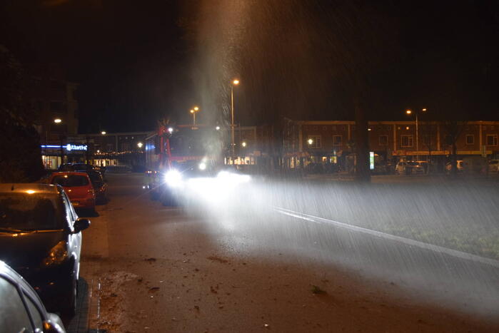 Brandweer zet waterkanon voor buitenrand