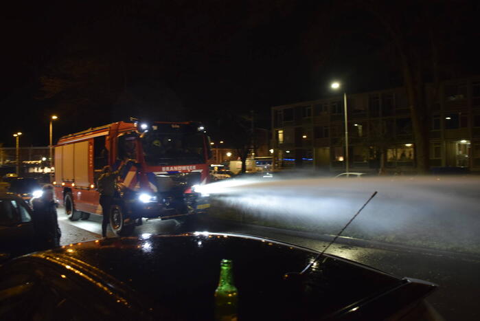 Brandweer zet waterkanon voor buitenrand