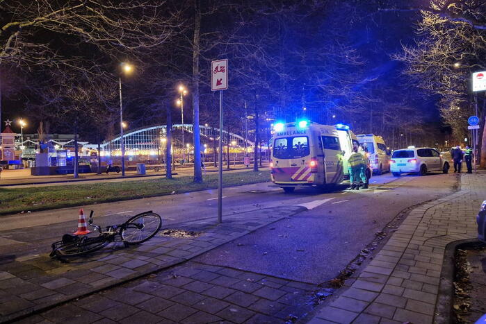 Fietser gewond bij botsing met taxi