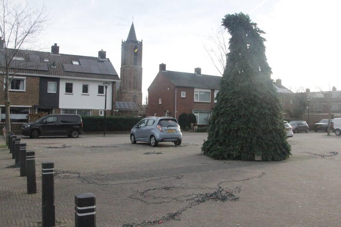 Grote gemeente kerstboom wederom vernield