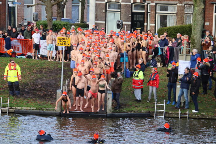 Grote drukte bij nieuwjaarsduik