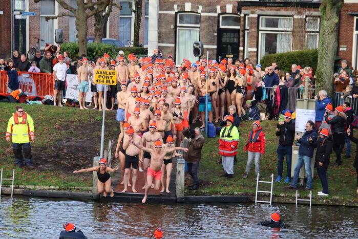 Grote drukte bij nieuwjaarsduik