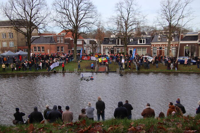 Grote drukte bij nieuwjaarsduik