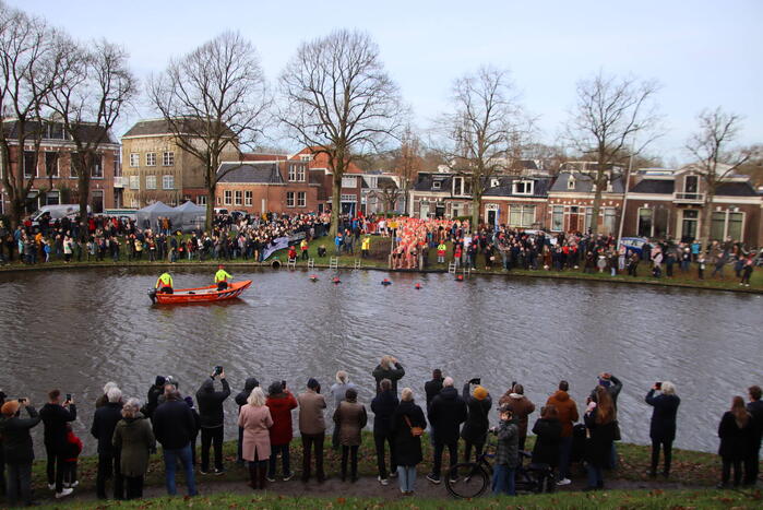 Grote drukte bij nieuwjaarsduik