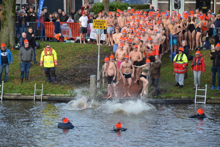 Grote drukte bij nieuwjaarsduik