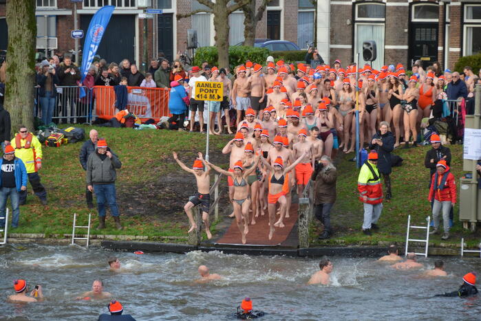 Grote drukte bij nieuwjaarsduik