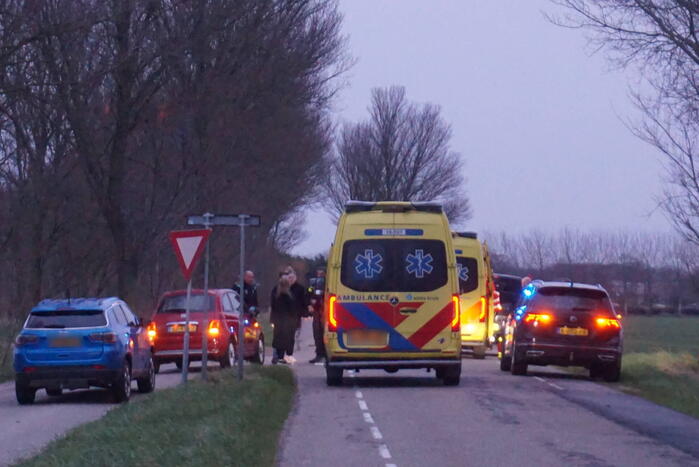 Persoon belandt onder paard na val en raakt zwaargewond