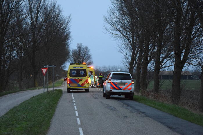 Persoon belandt onder paard na val en raakt zwaargewond