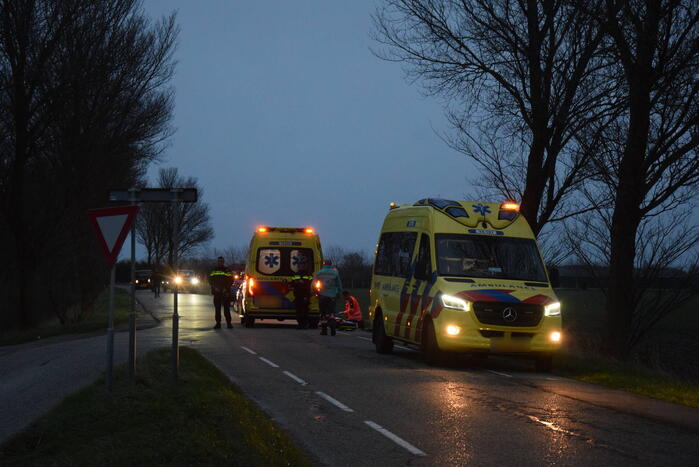 Persoon belandt onder paard na val en raakt zwaargewond