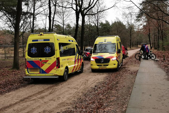 Mountainbikers vinden onwel geworden mountainbiker en overlijdt