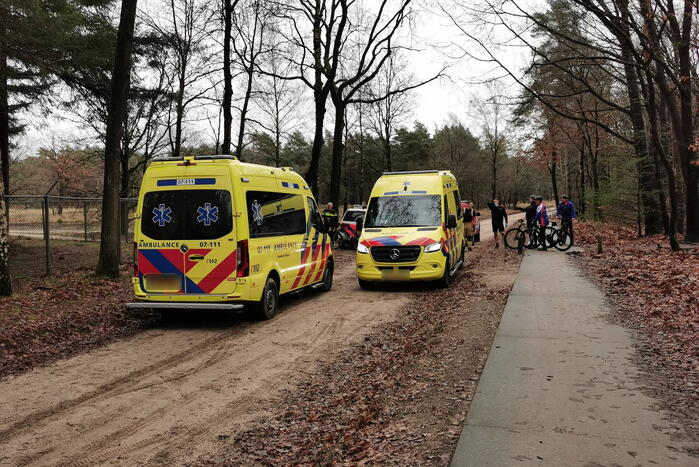 Mountainbikers vinden onwel geworden mountainbiker en overlijdt