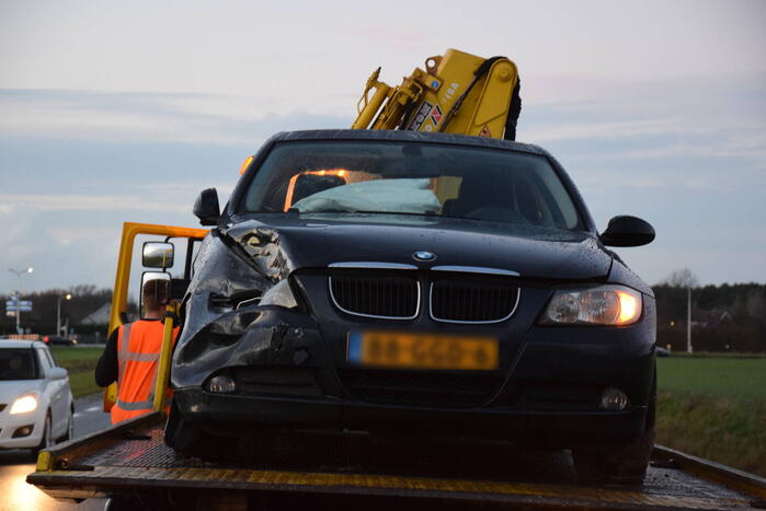 Twee auto's belande in droge sloot
