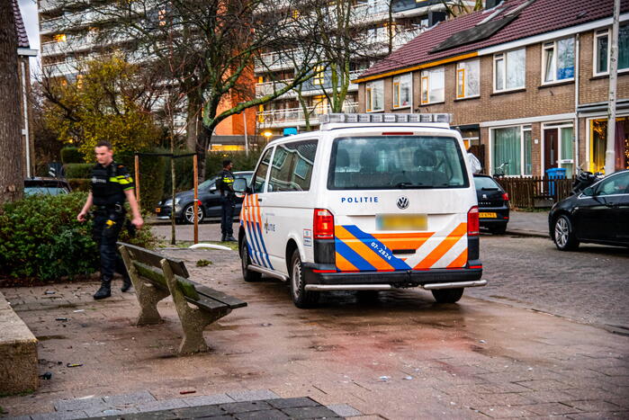 Politie controleert auto en groepje jongeren na vuurwapen melding